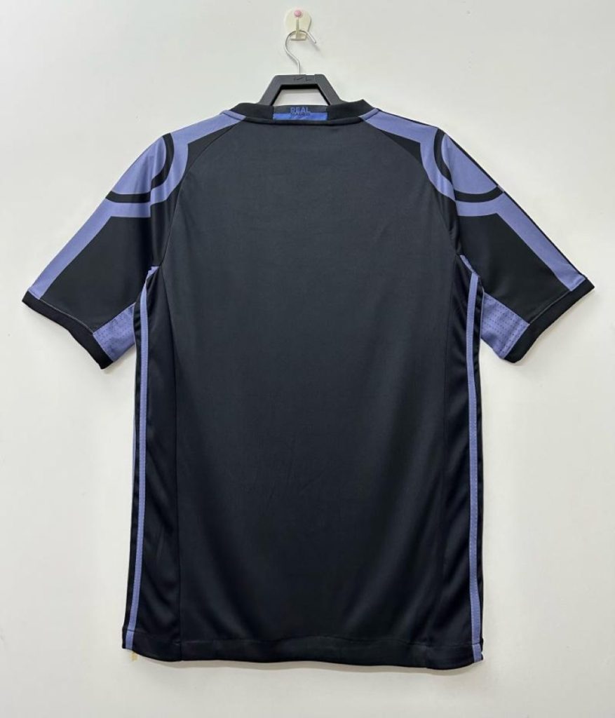 Real Madrid 2016-17 Tercera camiseta