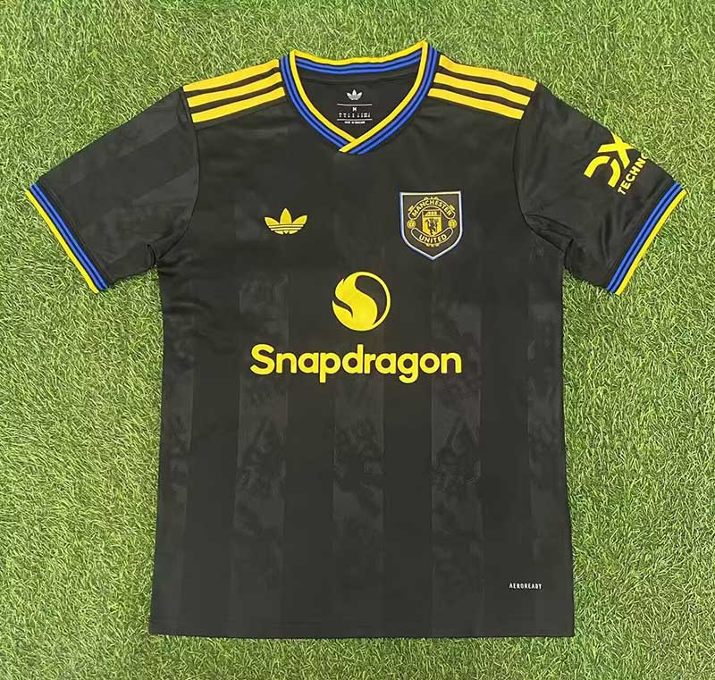 Manchester United 2025-26 Tercera camiseta