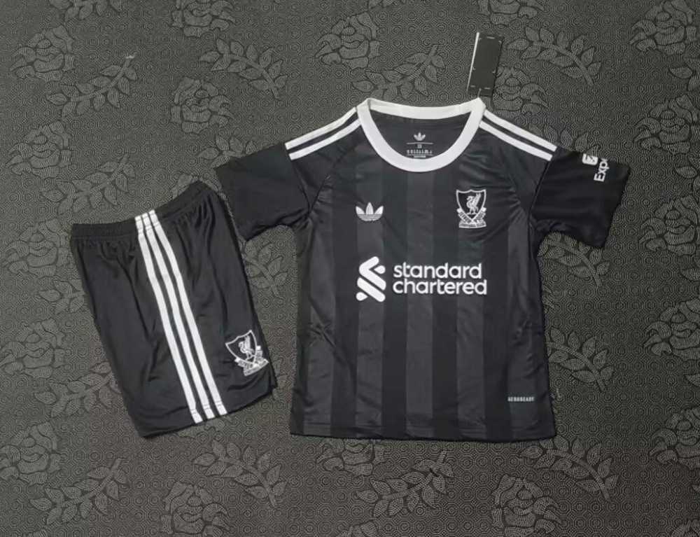 Niños Liverpool 2025-26 Goalkeeper Kit