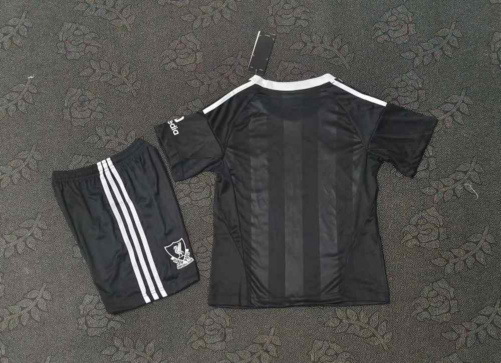 Niños Liverpool 2025-26 Goalkeeper Kit