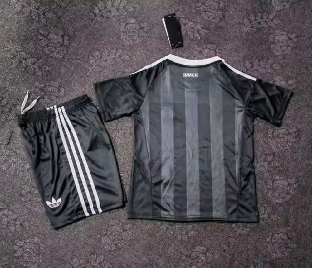 Niños Real Madrid 2025-26 Goalkeeper Kit