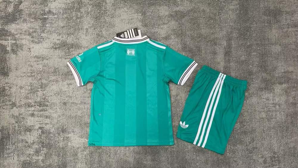 Niños Liverpool 2025-26 Tercera Kit