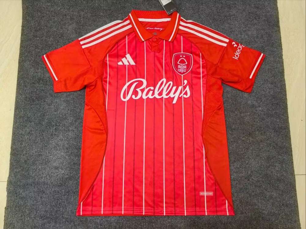 Nottingham Forest 2025-26 Camiseta local