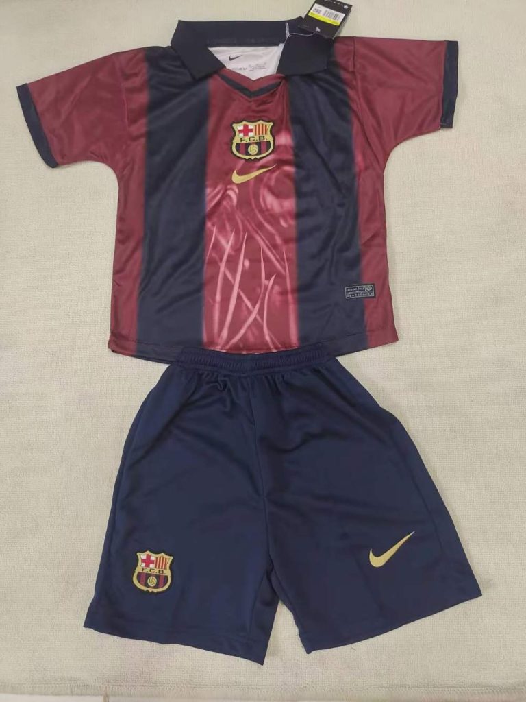 Niños Barcelona 2025 Travis Scott Cactus Jack Kit