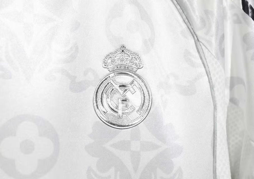 Real Madrid 2025-26 LV Camiseta edición especial versión jugador