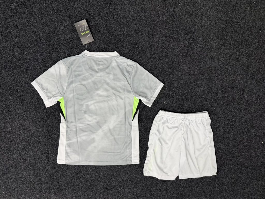 Niños Wolfsburg 2025-26 Visitante Kit