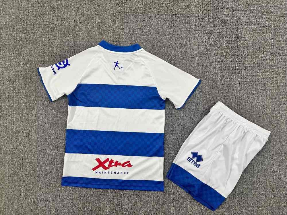 Niños Queens Park Rangers 2025-26 Local kit