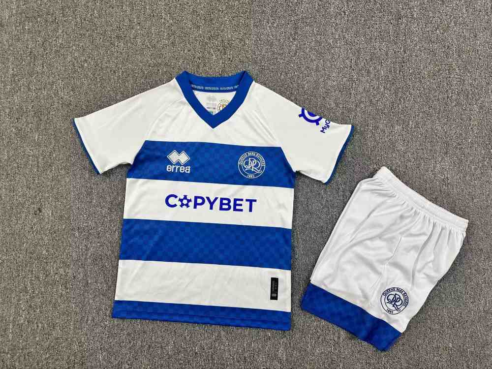 Niños Queens Park Rangers 2025-26 Local kit