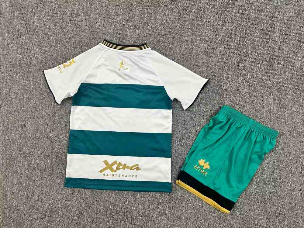 Niños Queens Park Rangers 2025-26 Tercera kit