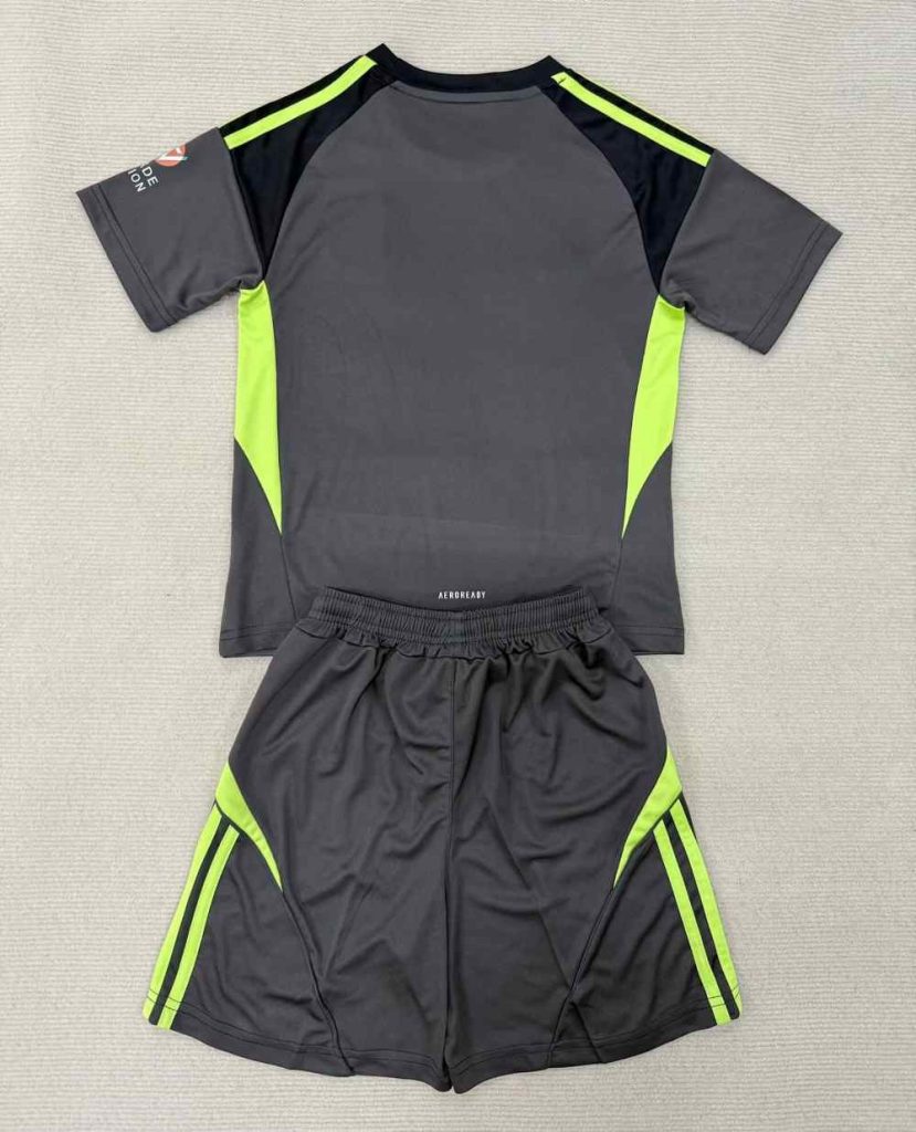 Niños Aston Villa 2025-26 Goalkeeper Kit