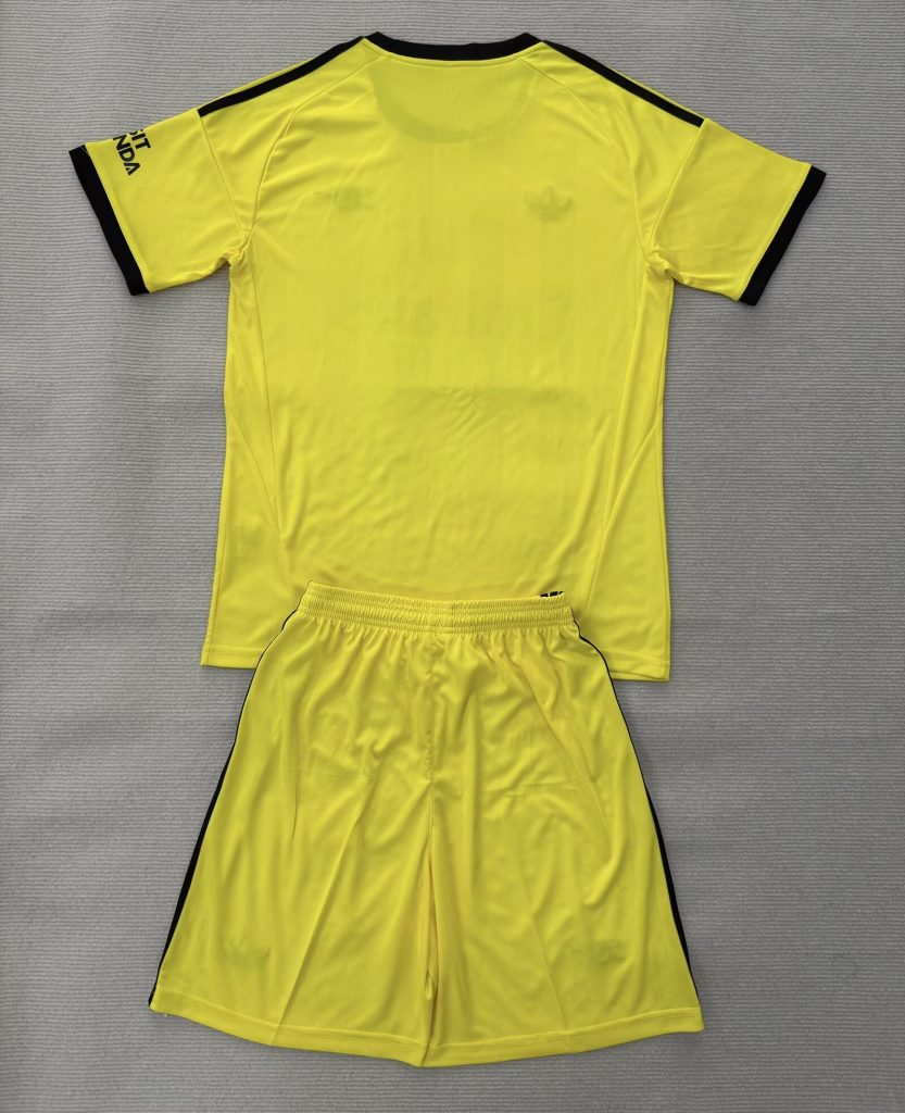 Niños Arsenal 2025-26 Goalkeeper Kit