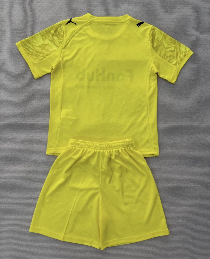 Niños Derby County 2025-26 Goalkeeper Kit
