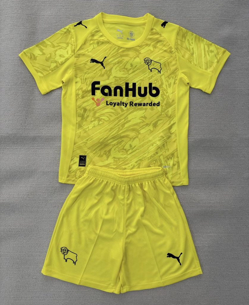 Niños Derby County 2025-26 Goalkeeper Kit