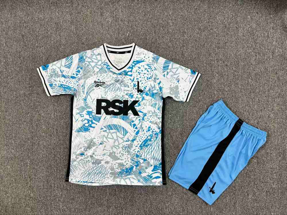 Niños Charlton Athletic 2025-26 Visitante Kit