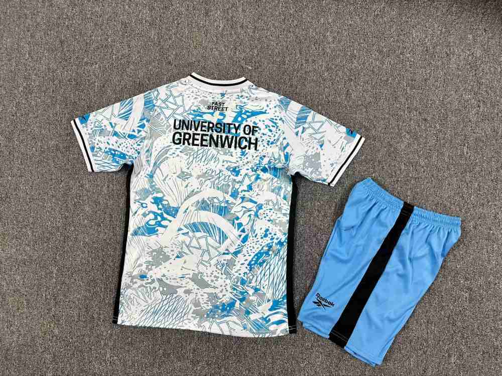 Niños Charlton Athletic 2025-26 Visitante Kit