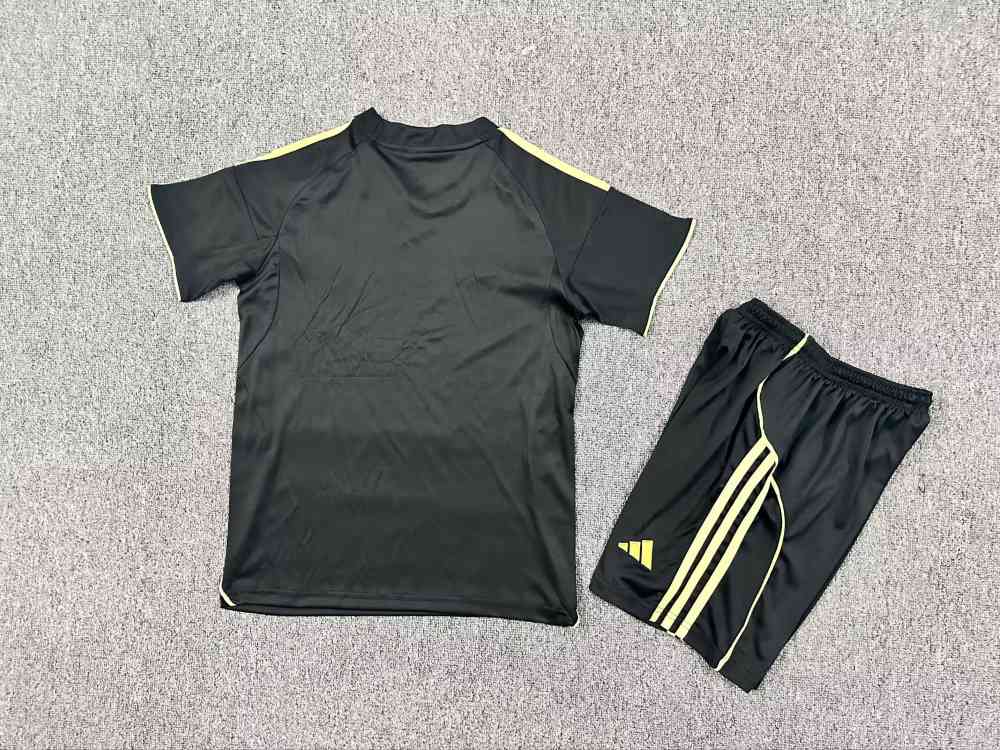 Niños Fulham 2025-26 Tercera Kit