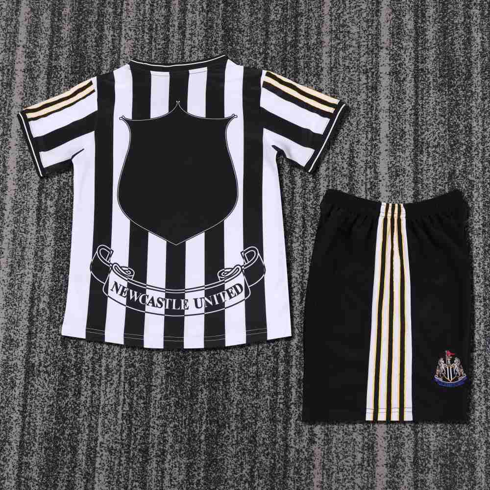 Niños Newcastle United 1997-98 Local Kit