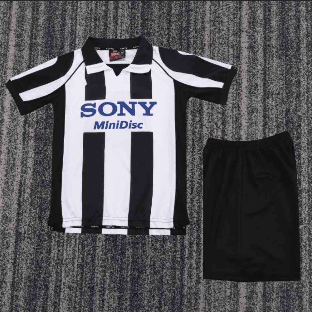 Niños Juventus 1997-98 Local Kit