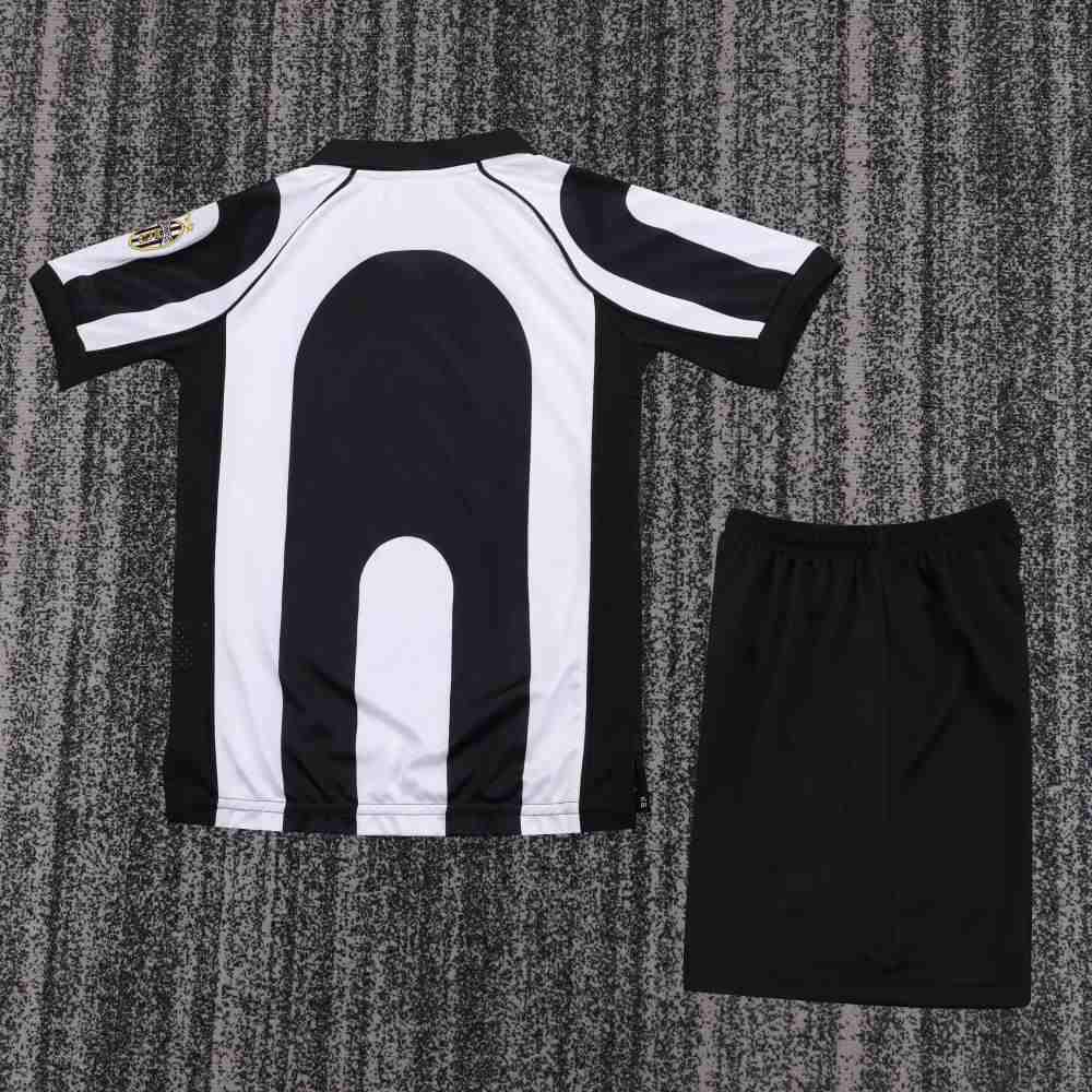 Niños Juventus 1997-98 Local Kit