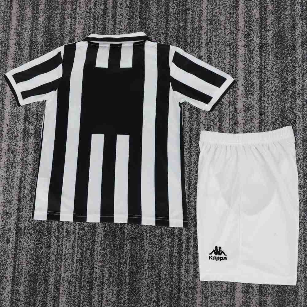 Niños Juventus 1995-97 Local Kit