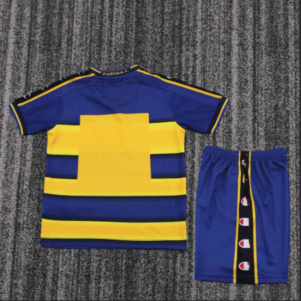 Niños Parma 2001-02 Local Kit