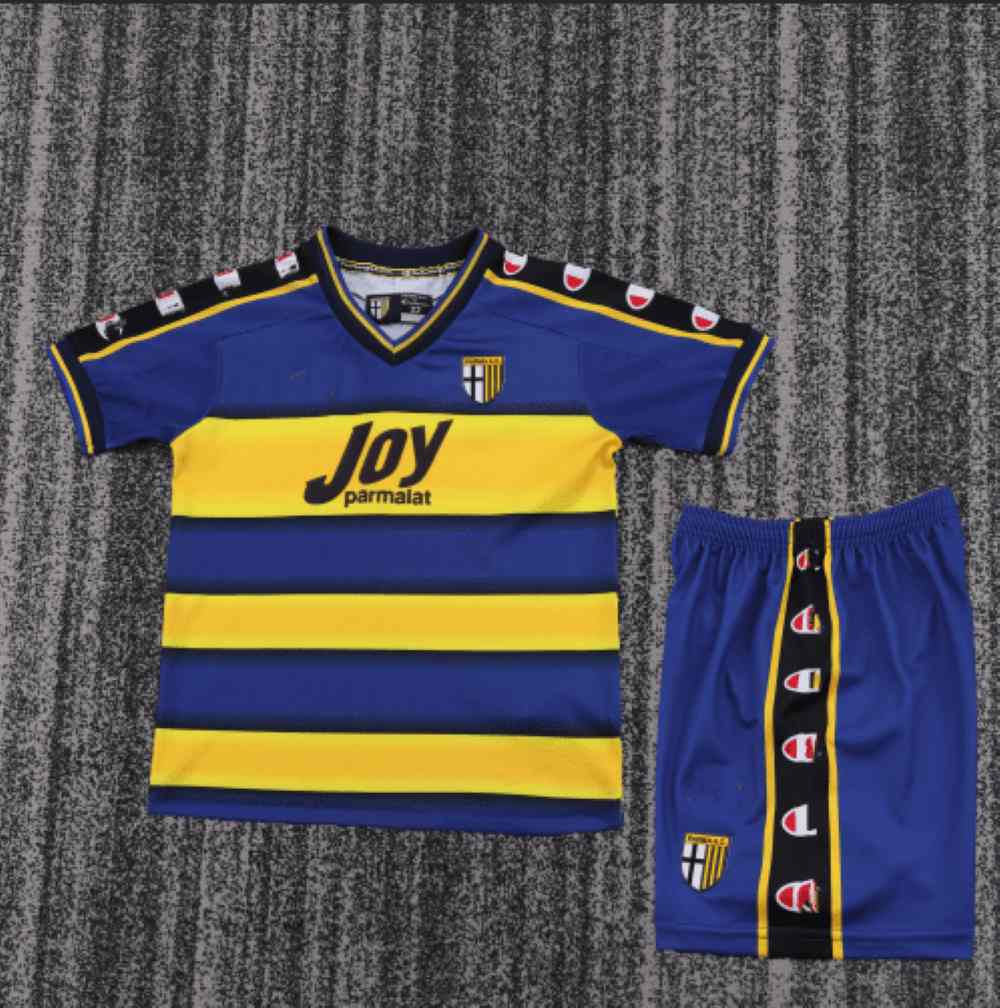 Niños Parma 2001-02 Local Kit