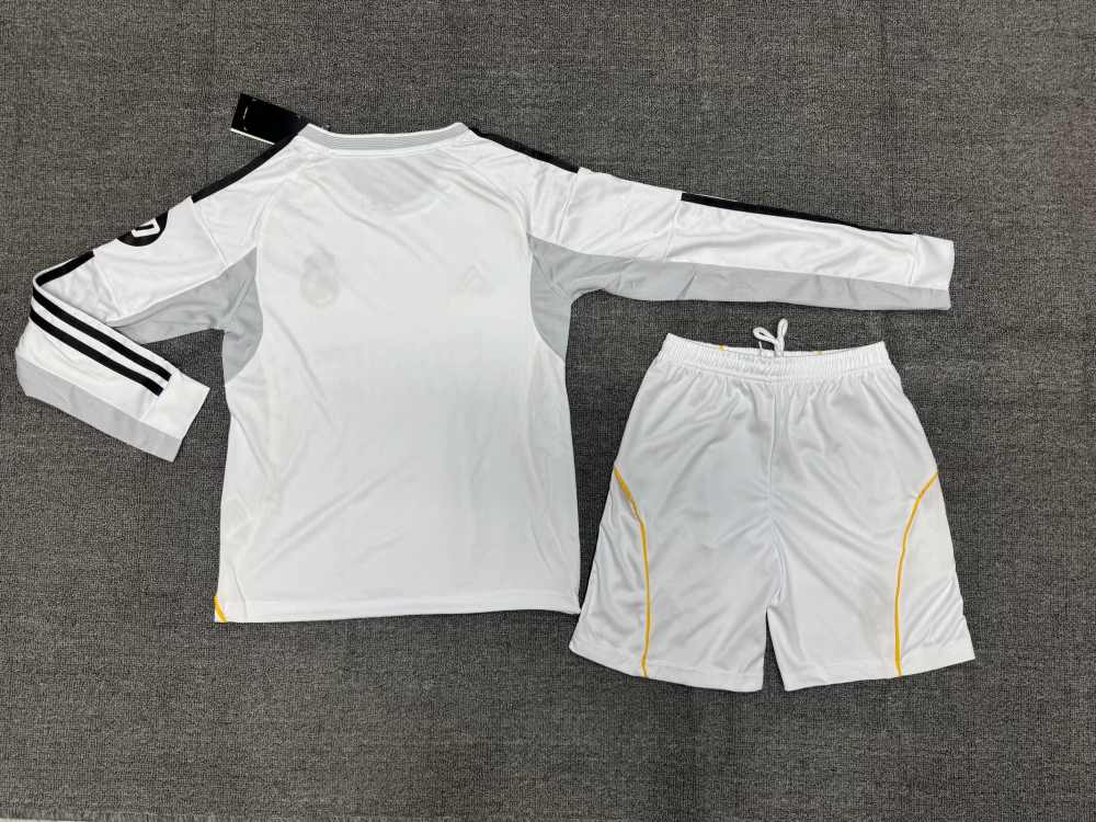 Niños Real Madrid 2025-26 Local Long Sleeve Kit