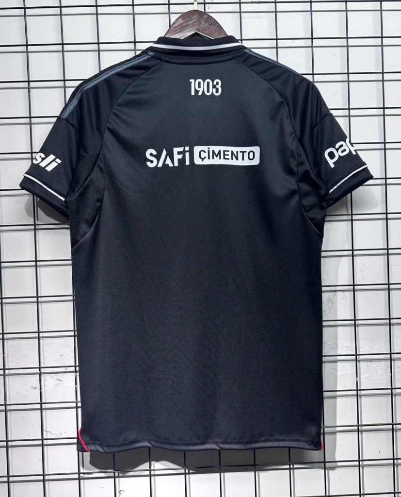 Beşiktaş 2025-26 Tercera camiseta