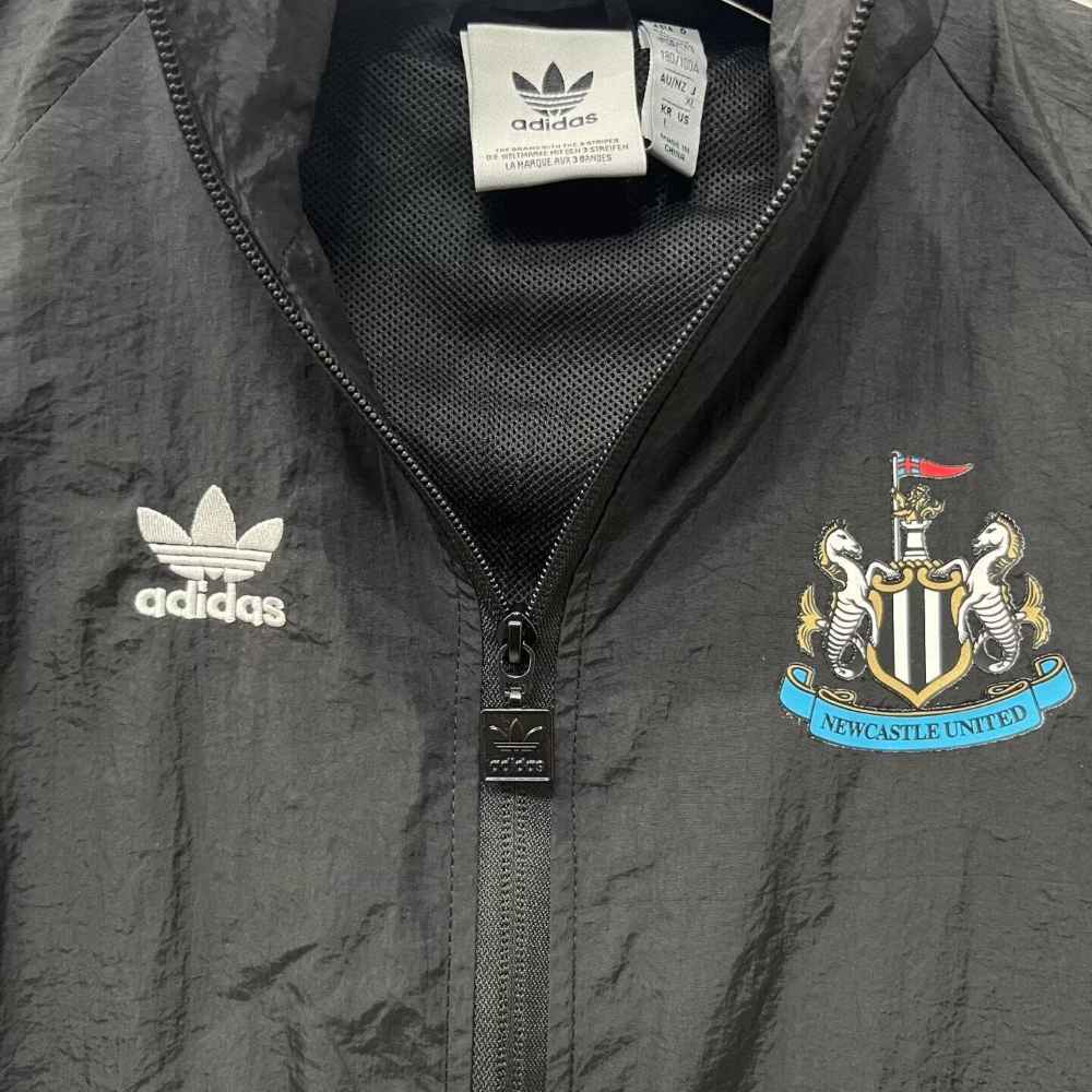 Newcastle United 2025-26 Cortavientos