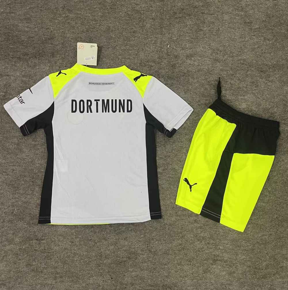 Niños Dortmund 2025-26 Visitante Kit