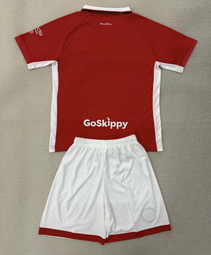 Niños Bristol City 2025-26 Local Kit