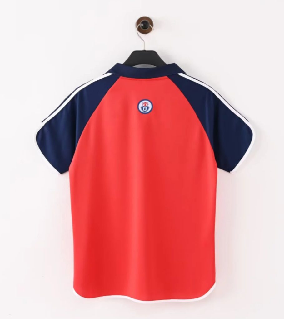 Universidad de Chile 2010-12 Camiseta local