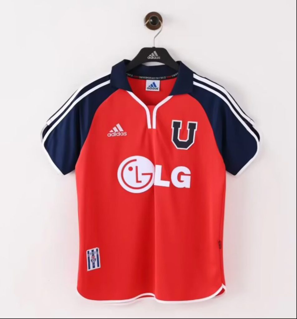 Universidad de Chile 2010-12 Camiseta local