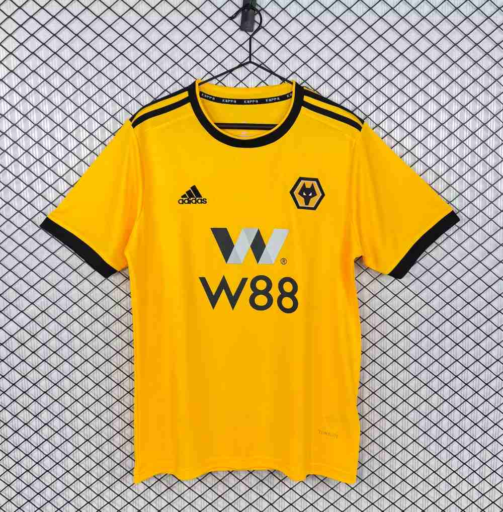 Wolverhampton 2018-19 Camiseta local