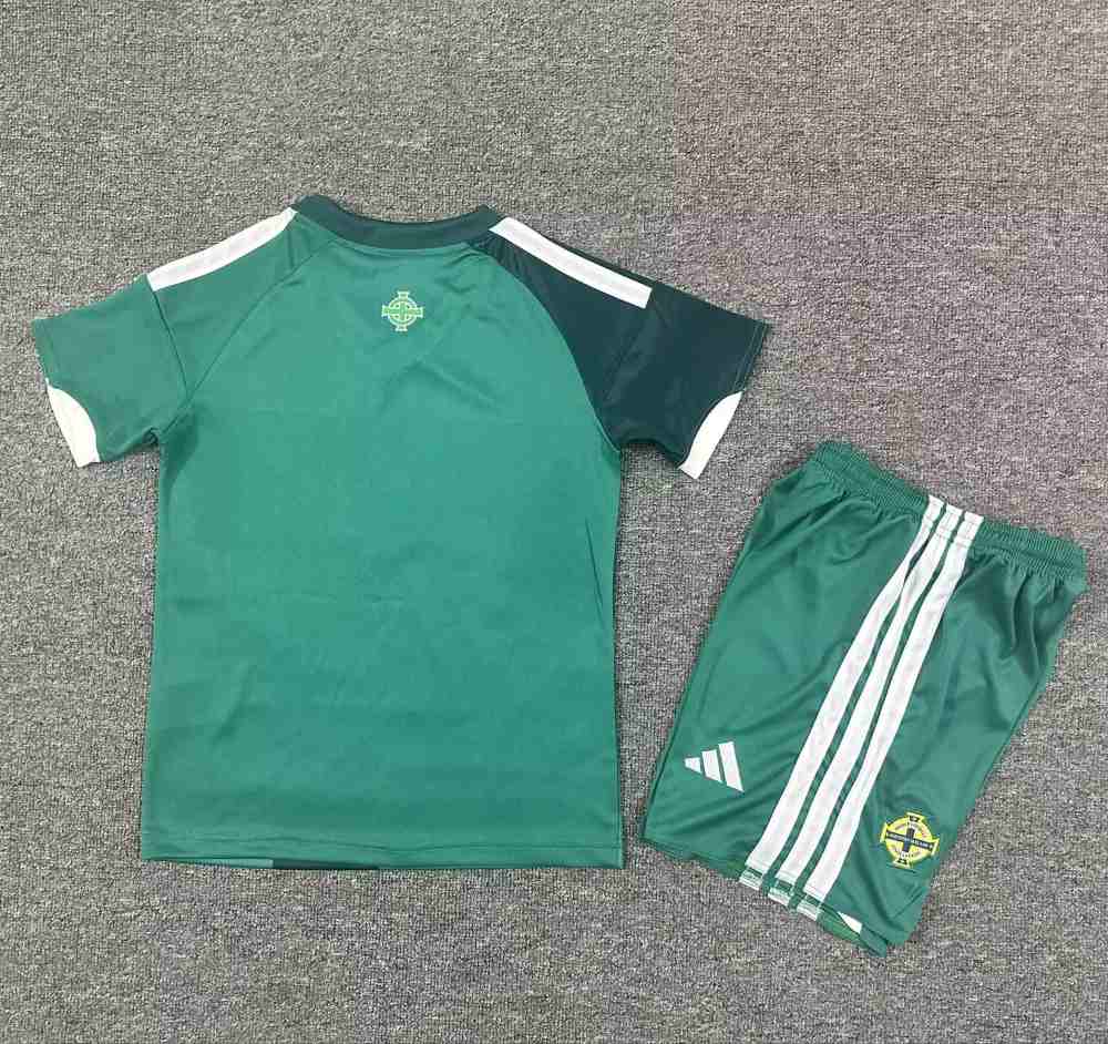 Niños Irlanda del Norte 2025-26 Local Kit