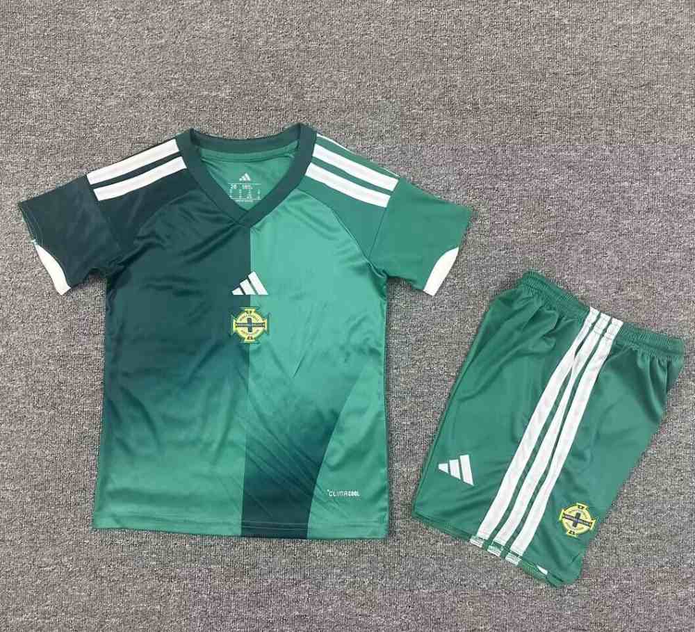 Niños Irlanda del Norte 2025-26 Local Kit