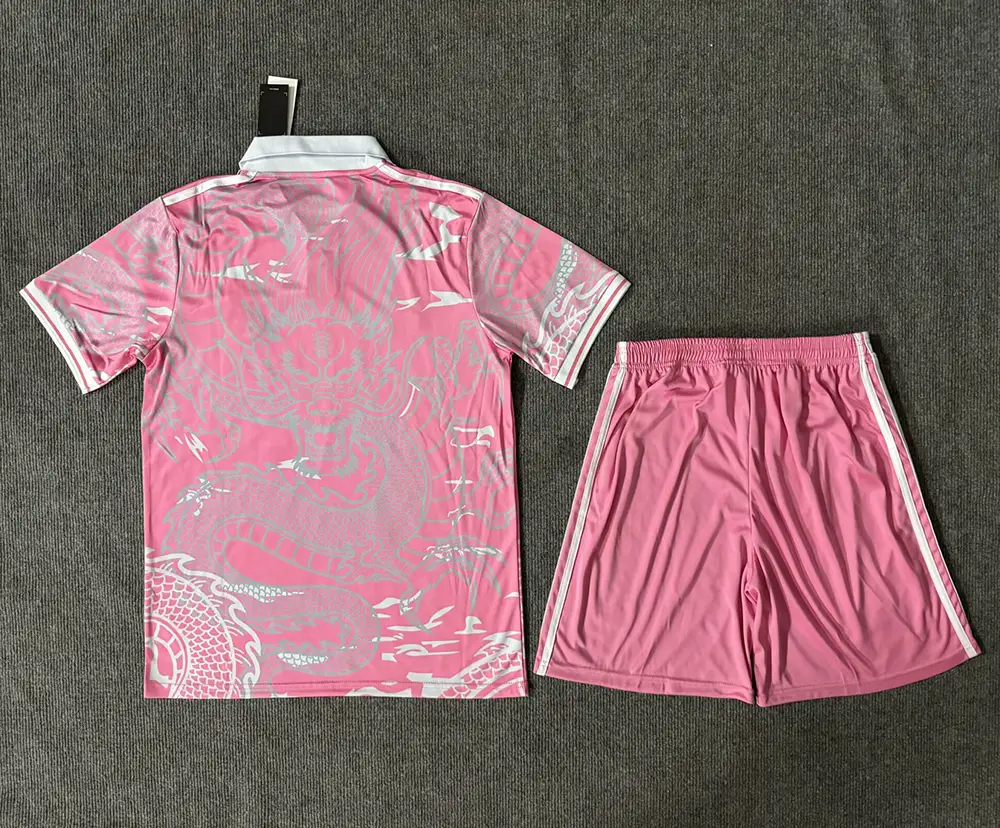 Niños Real Madrid 2025 Dragon Pink Kit