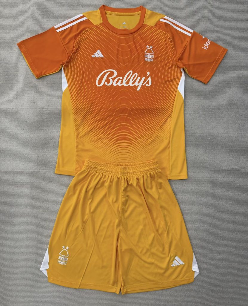 Niños Nottingham Forest 2025-26 Goalkeeper Kit