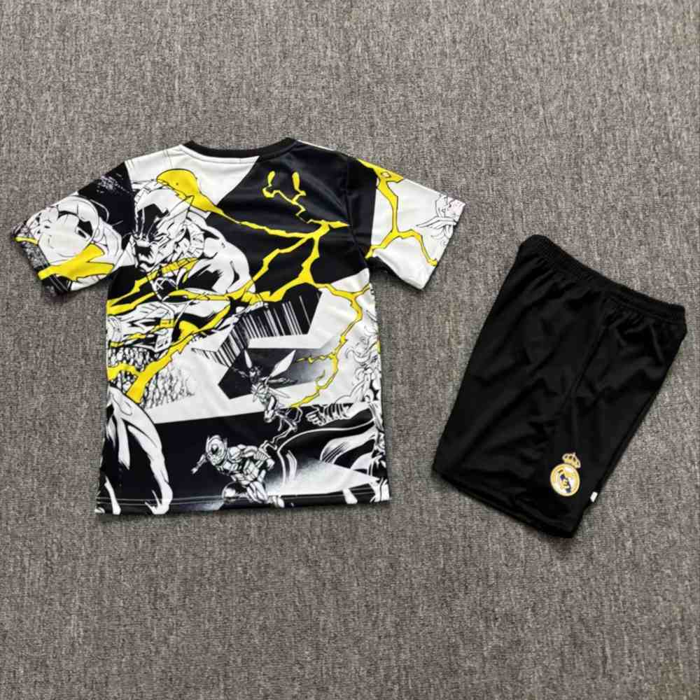 Niños Real Madrid 2025 Marvel Especial Kit
