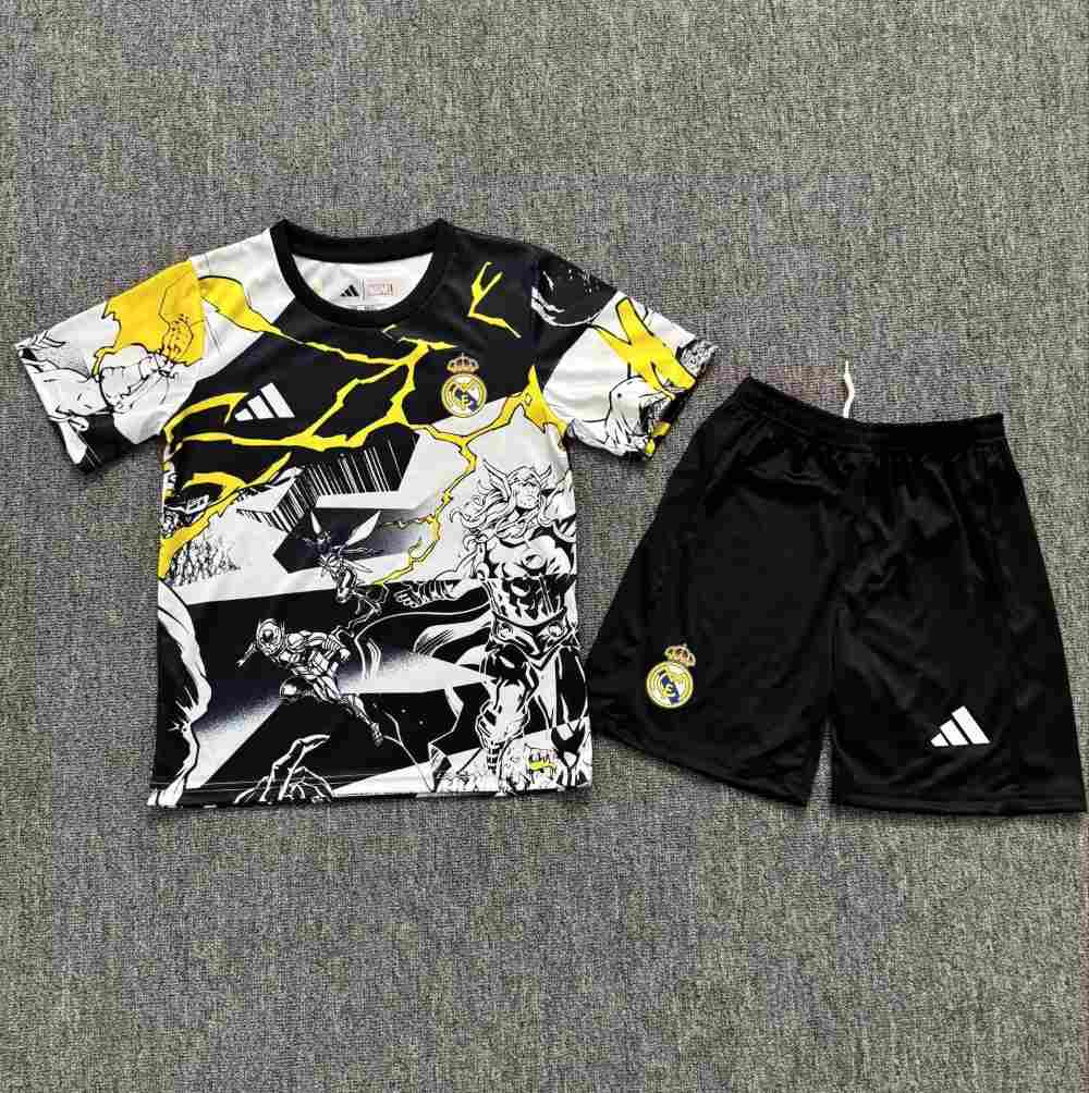 Niños Real Madrid 2025 Marvel Especial Kit