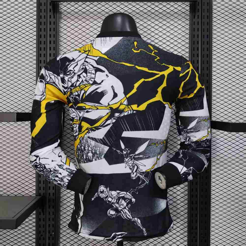 Real Madrid 2025 Marvel Especial Versión jugador Camiseta de manga larga
