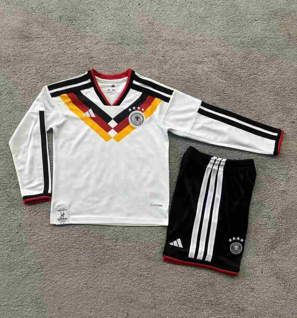 Niños Alemania 2025-26 Copa Mundial de la FIFA Local Long Sleeve Kit