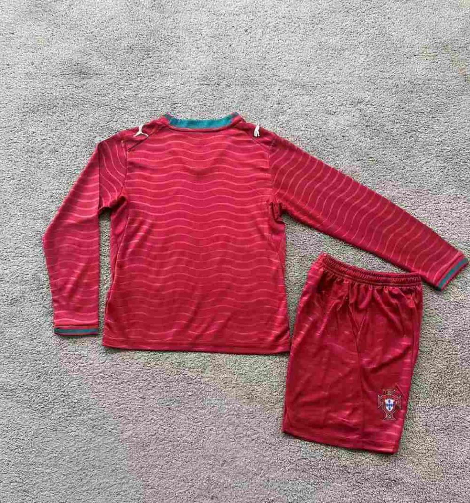 Niños Portugal 2025-26 Copa Mundial de la FIFA Local Long Sleeve Kit