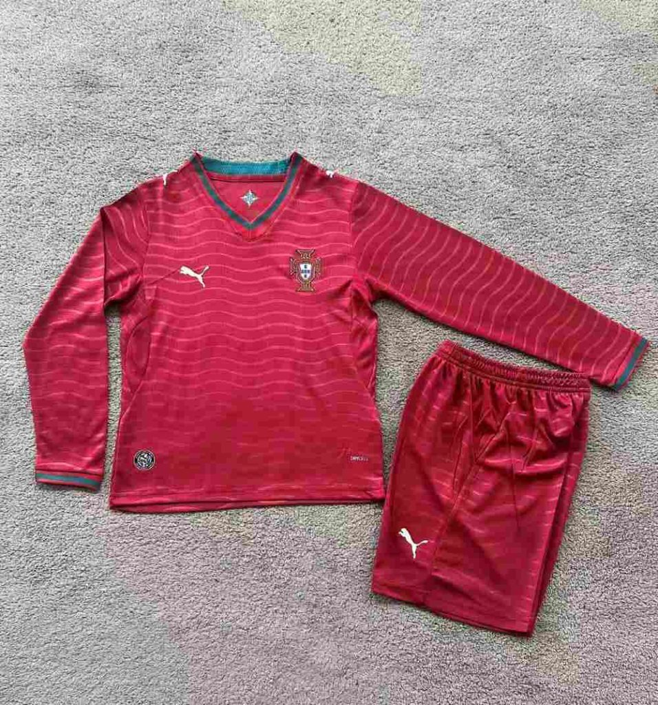 Niños Portugal 2025-26 Copa Mundial de la FIFA Local Long Sleeve Kit