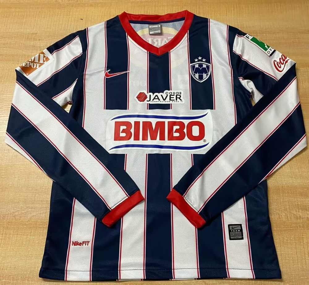 Monterrey 2009-10 Local Long Sleeve The logo has three stars Shirt