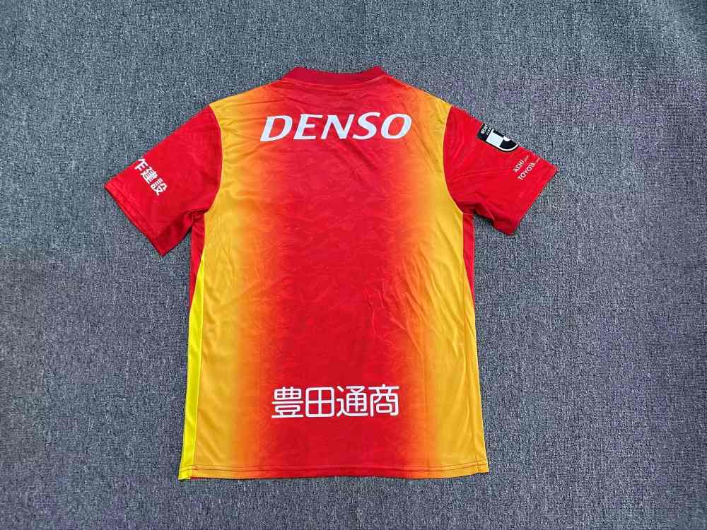 Nagoya Grampus 2026 Camiseta local